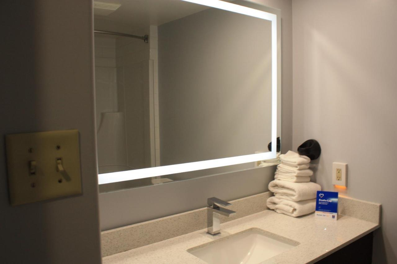Comfort Inn & Suites University YYC Eksteriør billede