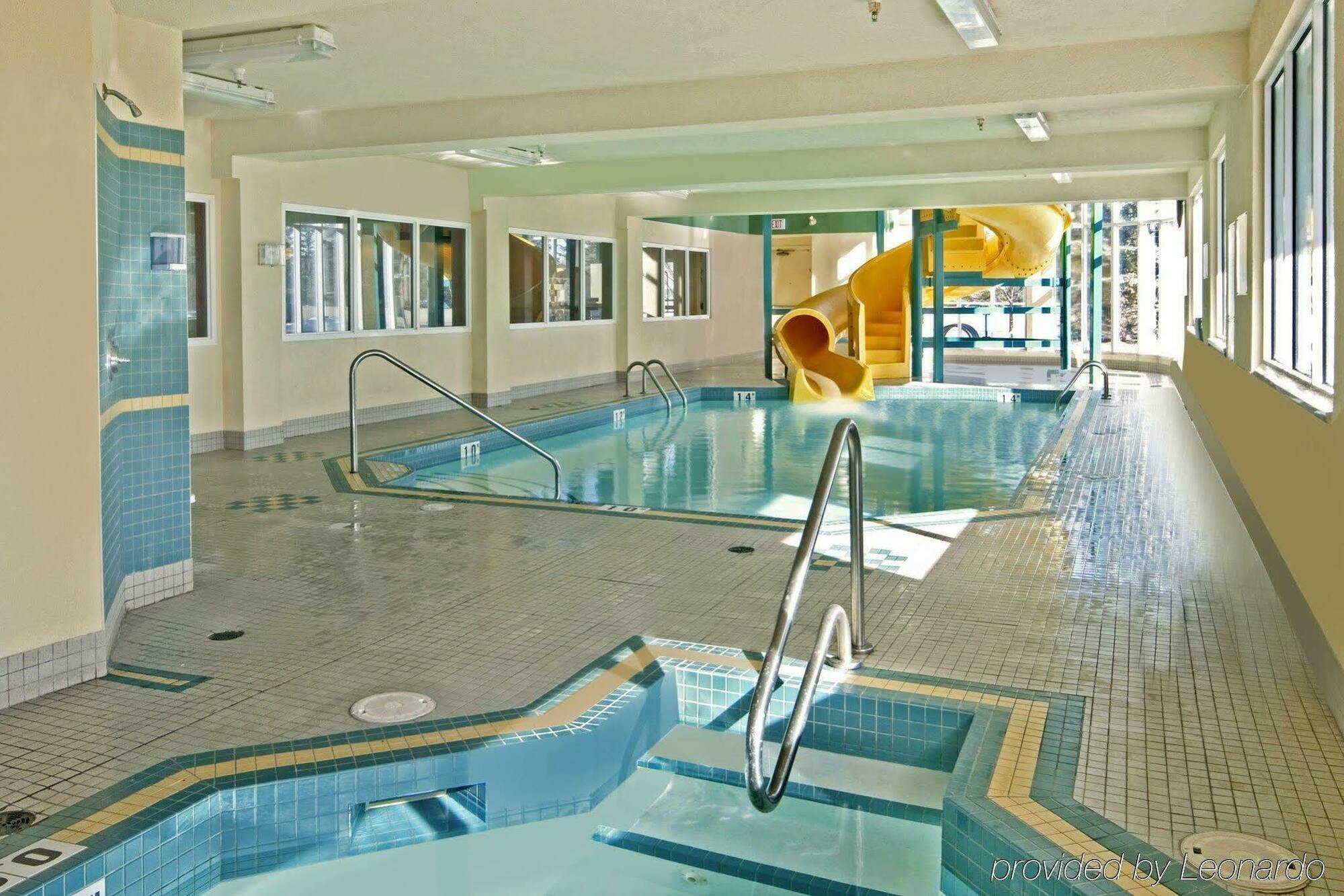 Comfort Inn & Suites University YYC Eksteriør billede